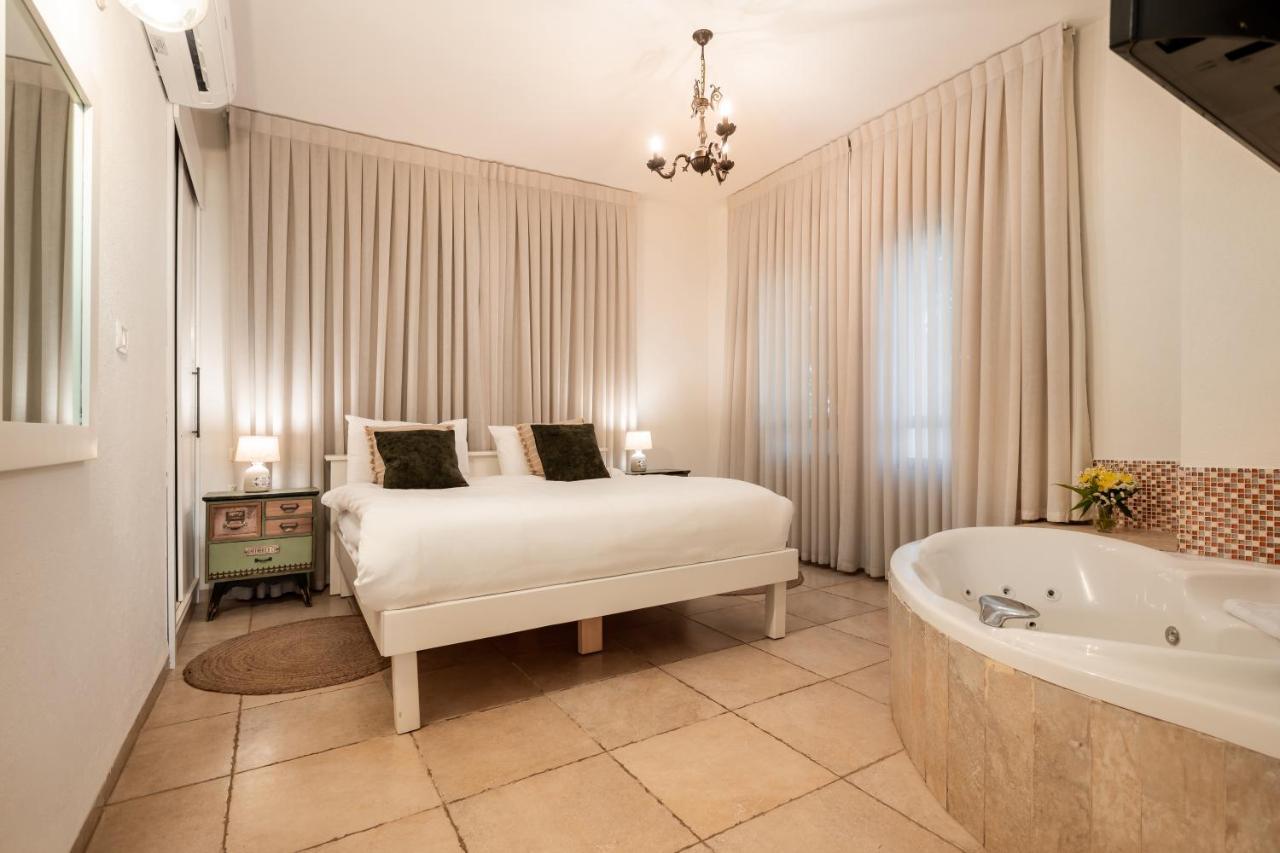 Suite,1430883748:JPEG